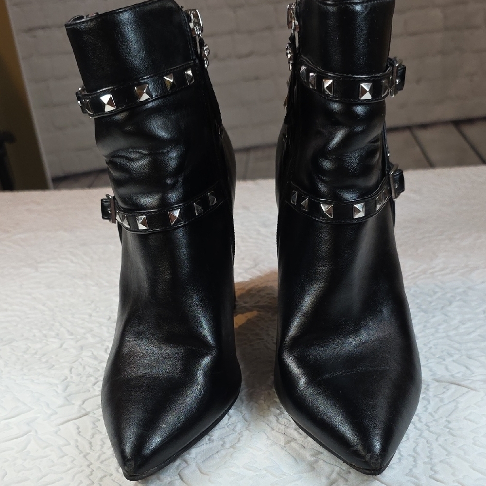 Betseyville Black Studded Pointed Toe Ankle Booties Size 7 - Picture 4 of 9